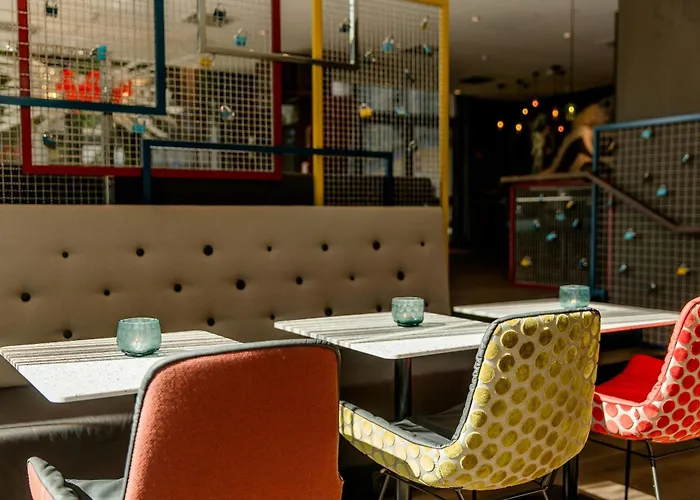 Otel One Köln-mediapark