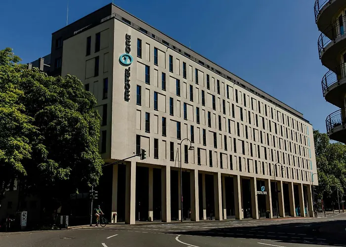 Otel One Köln-mediapark