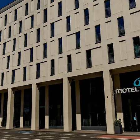 One Köln-mediapark Hotel 3*
