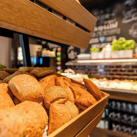 Отель One Koeln-mediapark