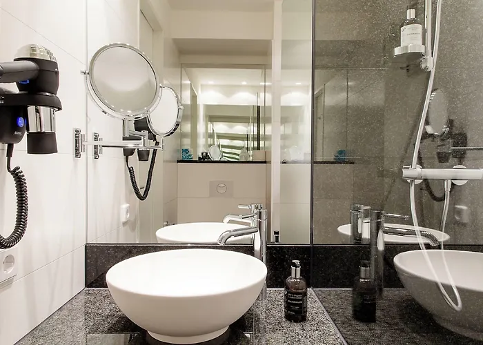 Hotell One Koeln-mediapark 3*